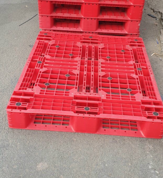 Pallet nhựa cũ giá tốt